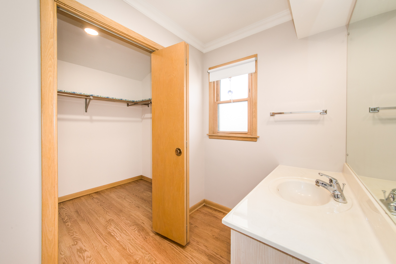 8332 N Knight Avenue, Niles, IL 60714