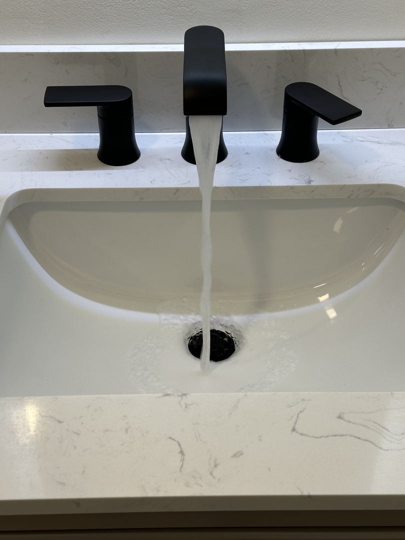 821 W Manor Court, Glenwood, IL 60425