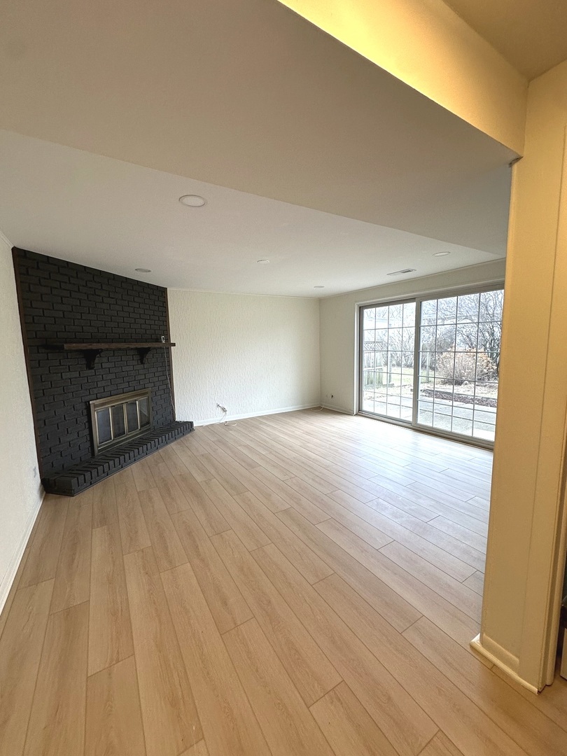 821 W Manor Court, Glenwood, IL 60425