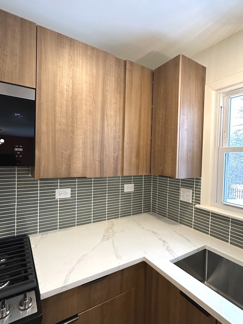 821 W Manor Court, Glenwood, IL 60425