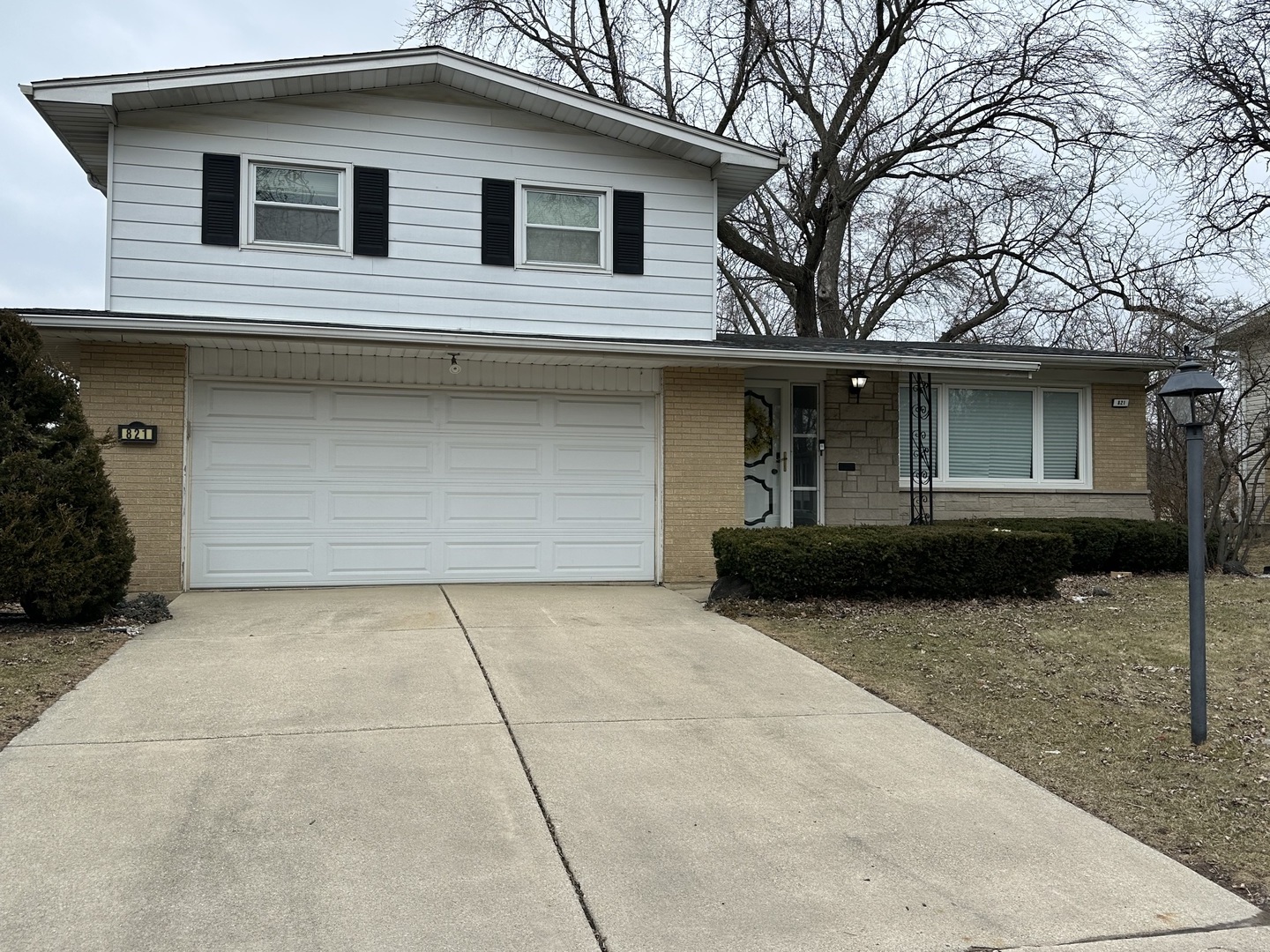 821 W Manor Court, Glenwood, IL 60425