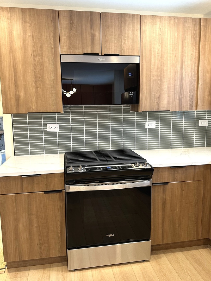 821 W Manor Court, Glenwood, IL 60425