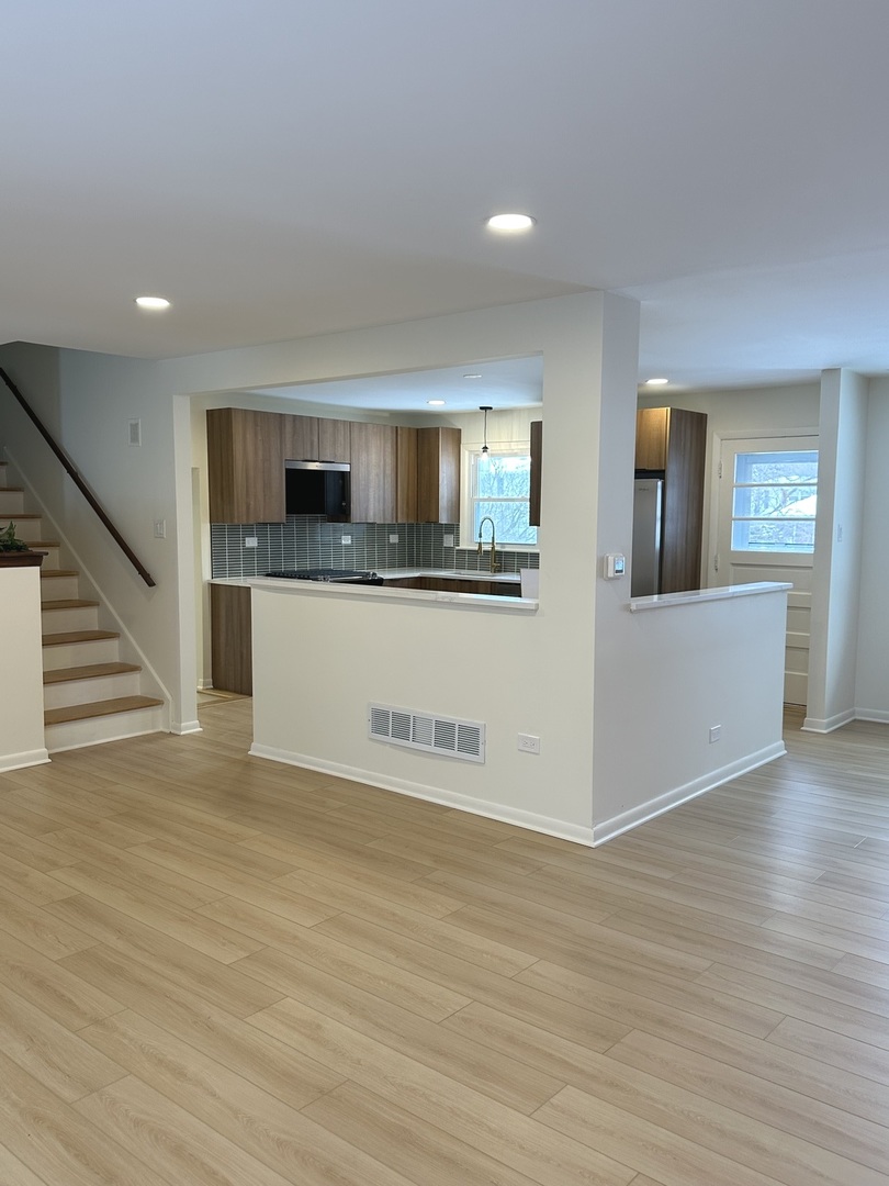 821 W Manor Court, Glenwood, IL 60425