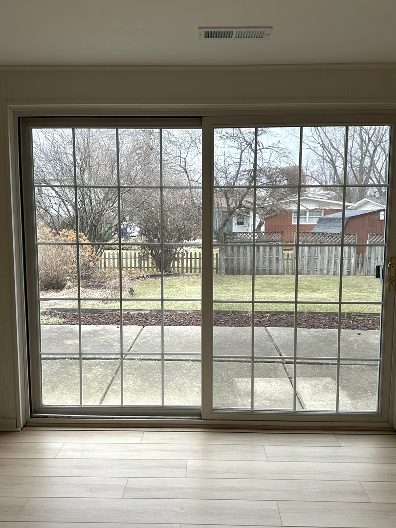 821 W Manor Court, Glenwood, IL 60425