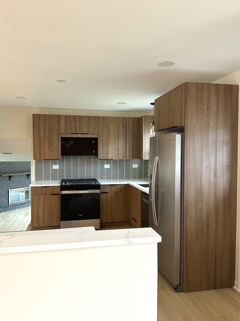 821 W Manor Court, Glenwood, IL 60425