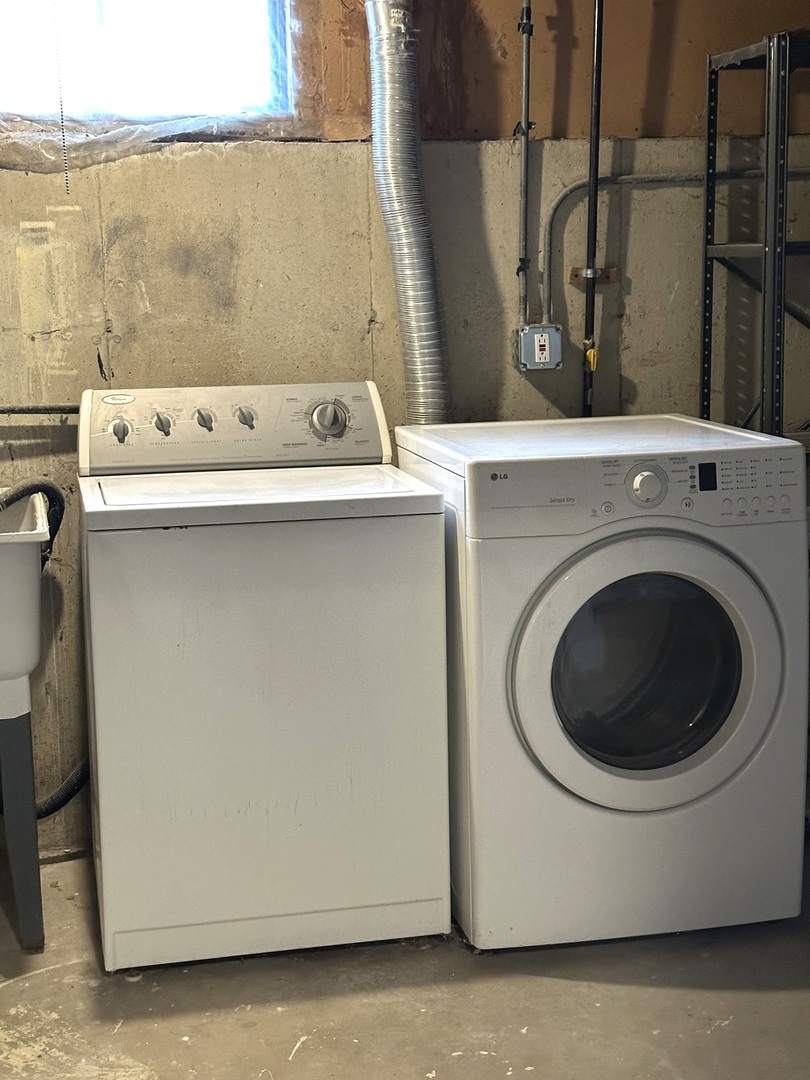 821 W Manor Court, Glenwood, IL 60425