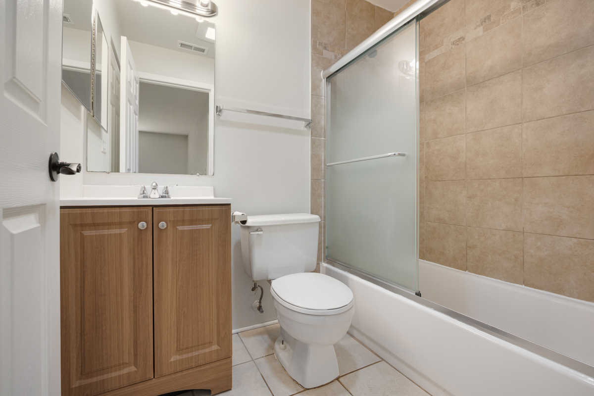 21 N Park Boulevard #B, Streamwood, IL 60107