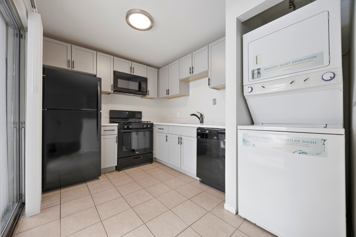 21 N Park Boulevard #B, Streamwood, IL 60107