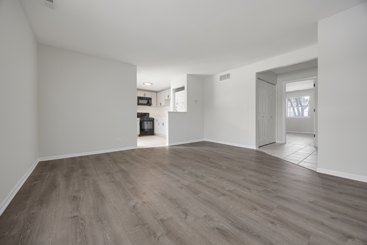 21 N Park Boulevard #B, Streamwood, IL 60107