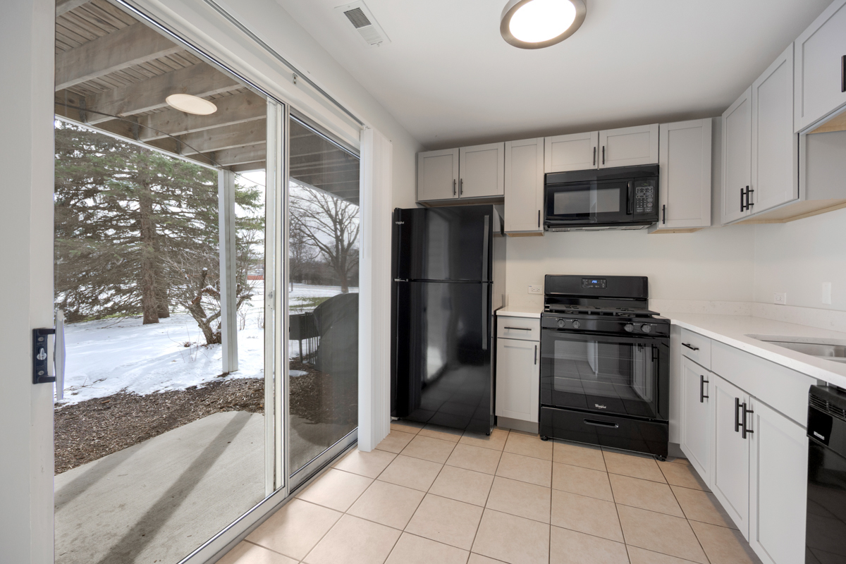 21 N Park Boulevard #B, Streamwood, IL 60107