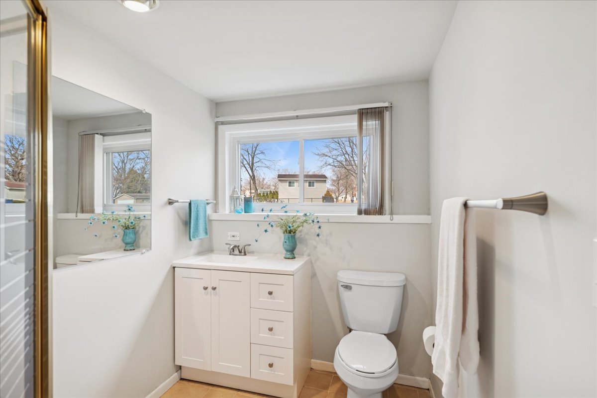 36615 N Streamwood Drive, Gurnee, IL 60031