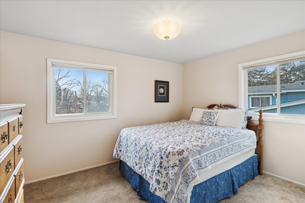 36615 N Streamwood Drive, Gurnee, IL 60031