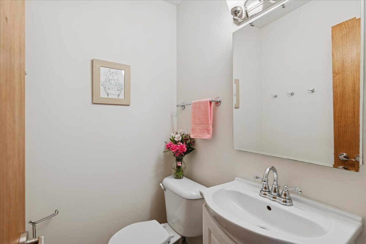 36615 N Streamwood Drive, Gurnee, IL 60031