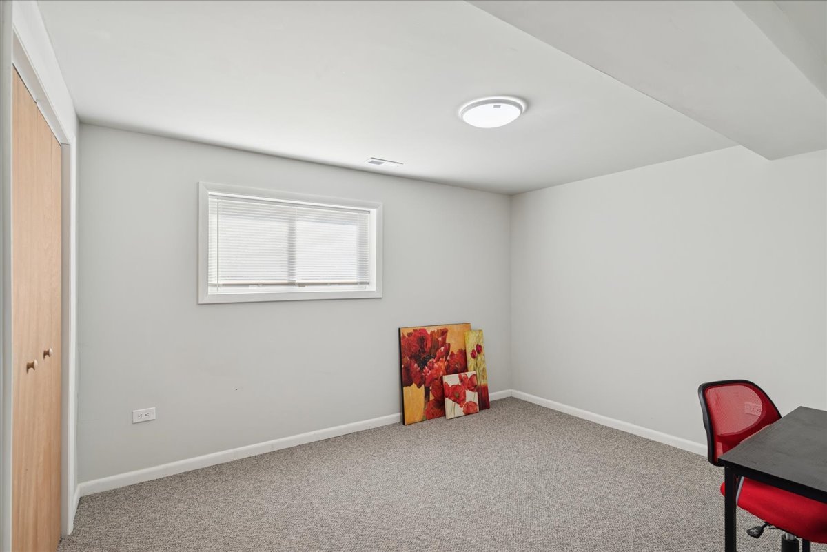 36615 N Streamwood Drive, Gurnee, IL 60031