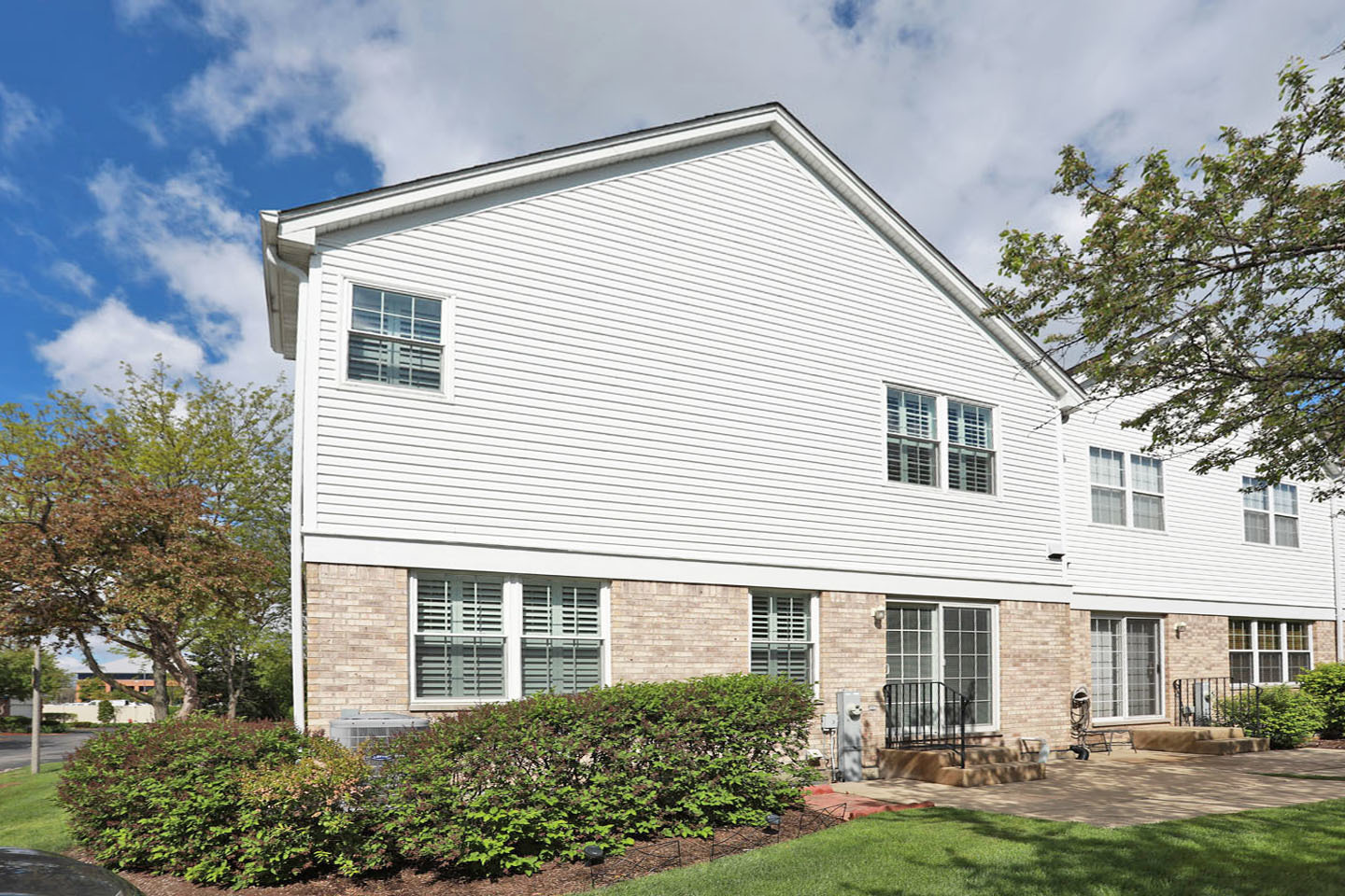 301 BAY Drive, Itasca, IL 60143