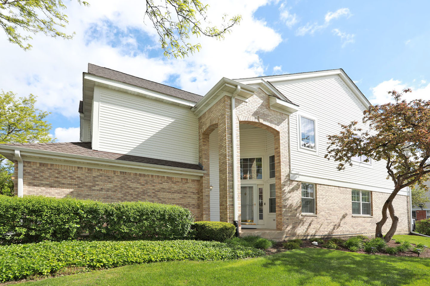301 BAY Drive, Itasca, IL 60143