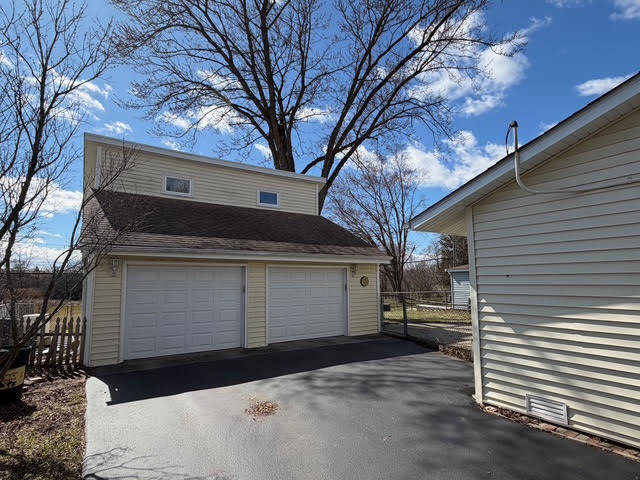 111 Cedar Circle, Streamwood, IL 60107