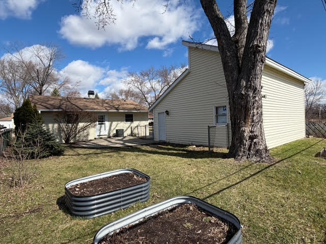 111 Cedar Circle, Streamwood, IL 60107