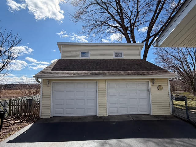 111 Cedar Circle, Streamwood, IL 60107