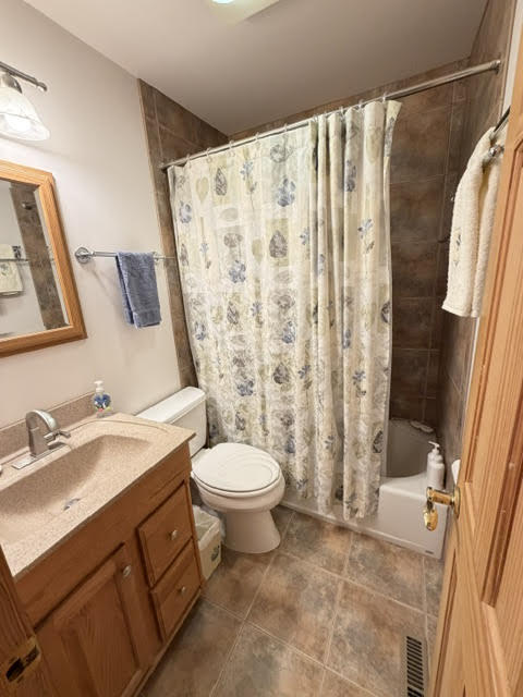 111 Cedar Circle, Streamwood, IL 60107