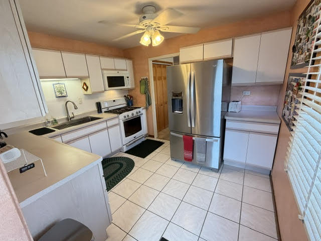 111 Cedar Circle, Streamwood, IL 60107