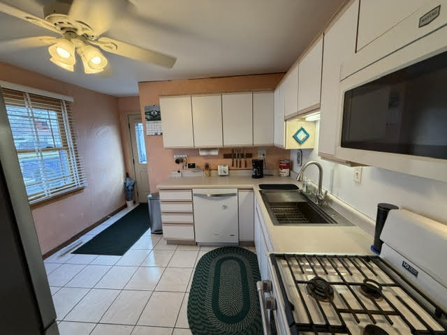 111 Cedar Circle, Streamwood, IL 60107