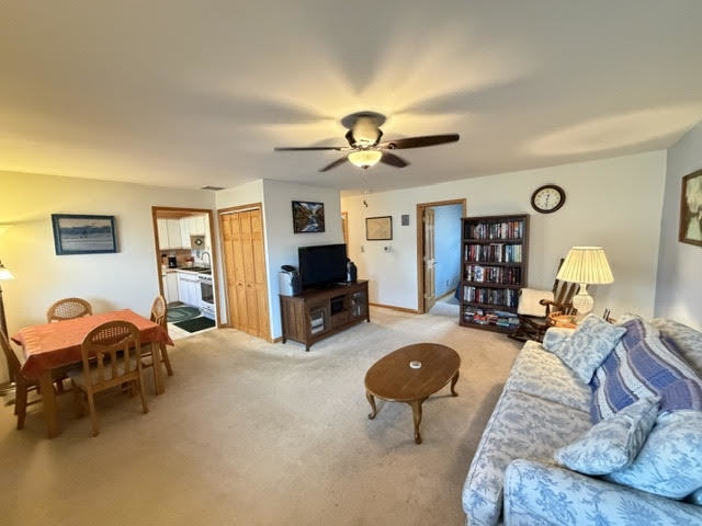 111 Cedar Circle, Streamwood, IL 60107