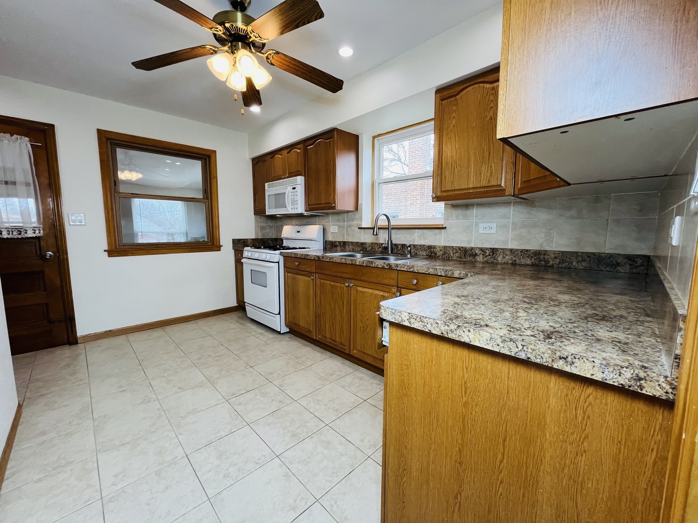 5504 W SUNNYSIDE Avenue #2, Chicago, IL 60630