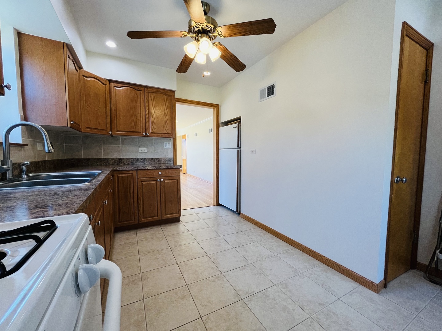 5504 W SUNNYSIDE Avenue #2, Chicago, IL 60630