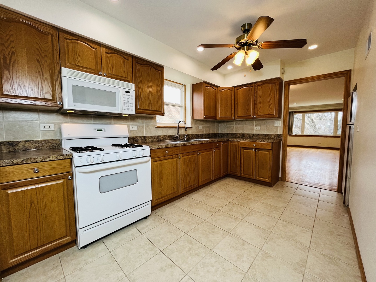 5504 W SUNNYSIDE Avenue #2, Chicago, IL 60630