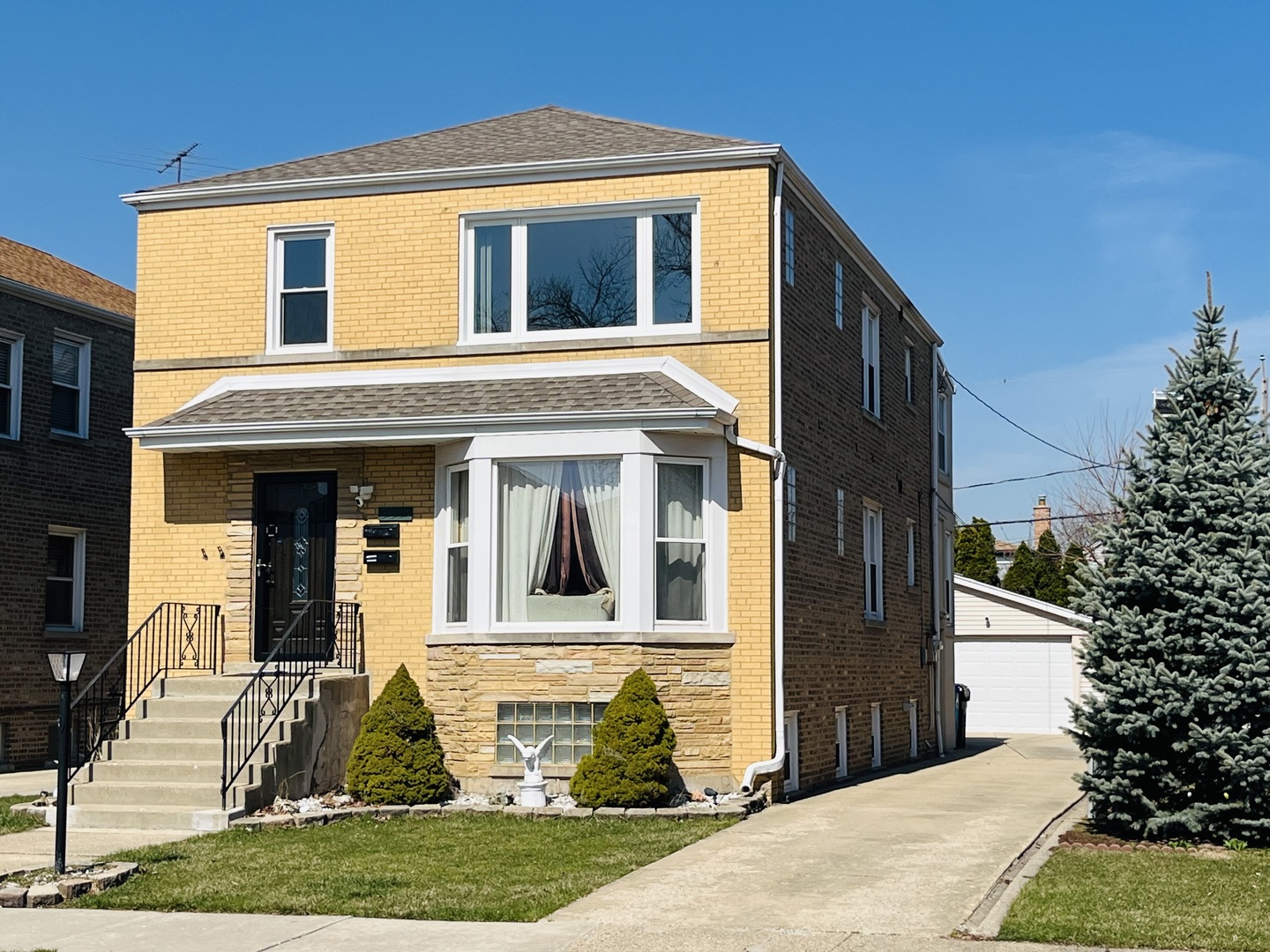 5504 W SUNNYSIDE Avenue #2, Chicago, IL 60630