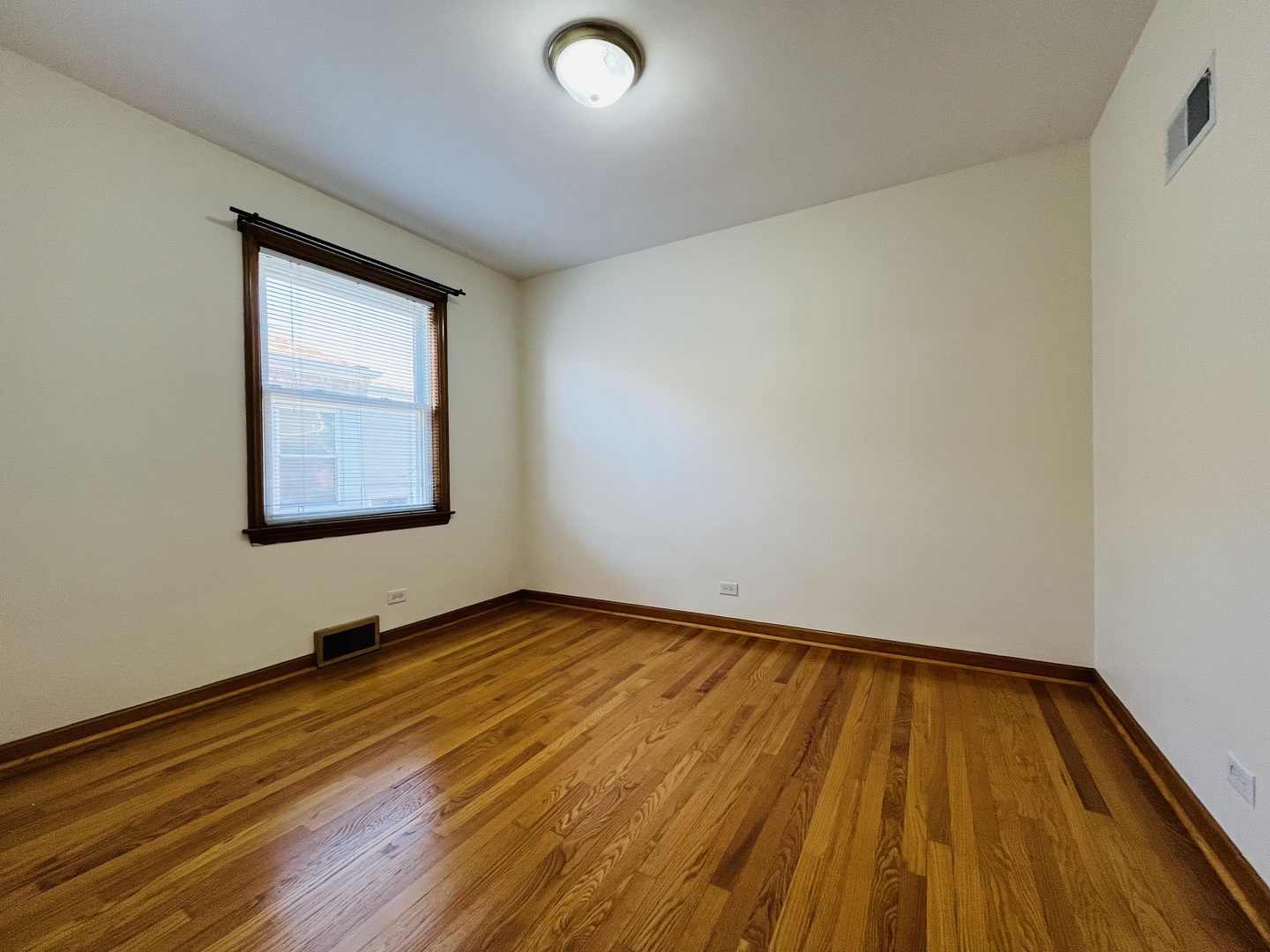 5504 W SUNNYSIDE Avenue #2, Chicago, IL 60630
