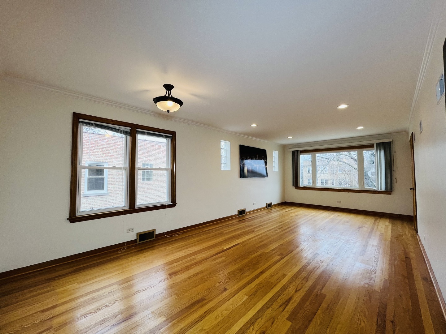 5504 W SUNNYSIDE Avenue #2, Chicago, IL 60630