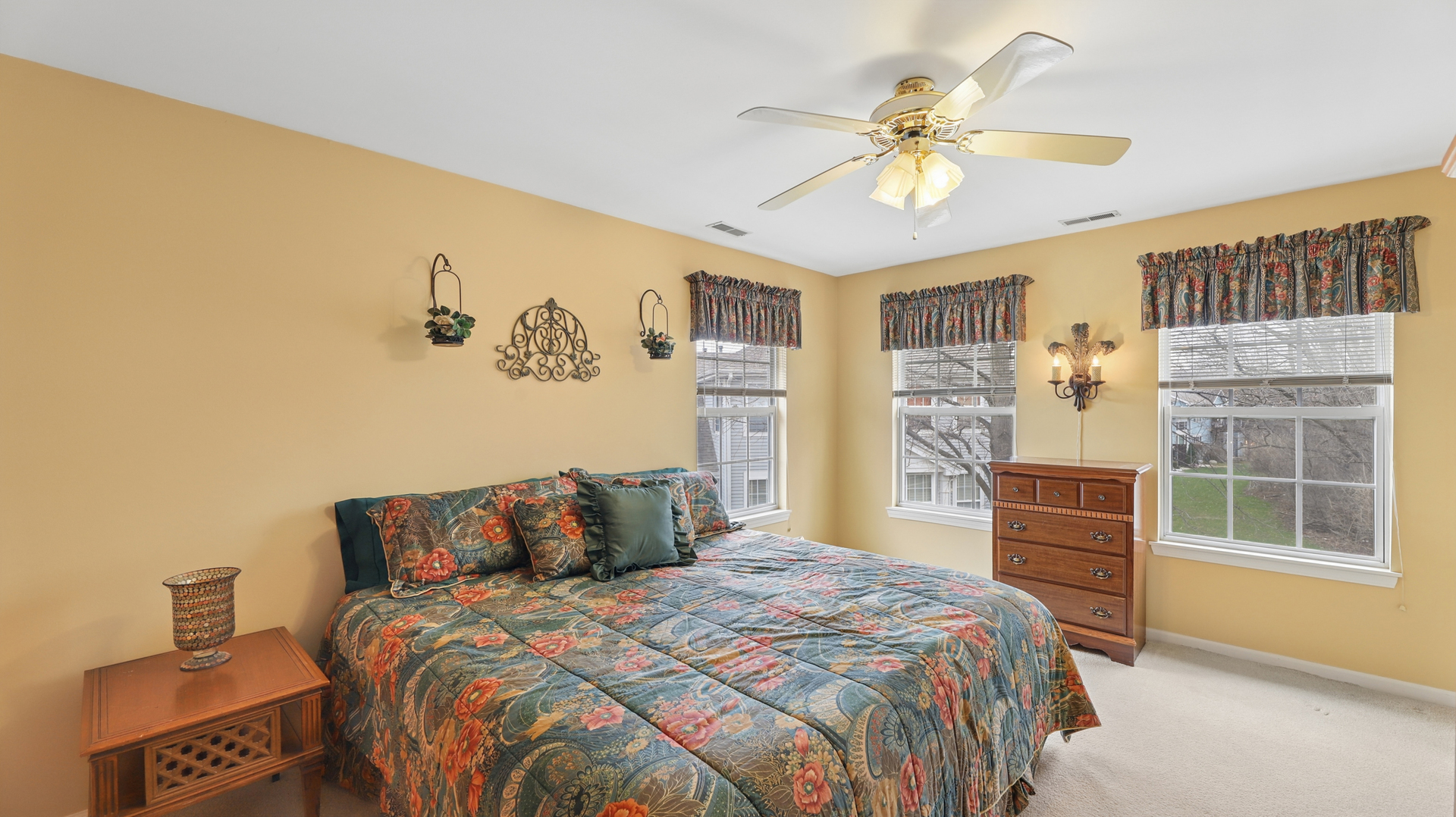 628 King Court #628, East Dundee, IL 60118