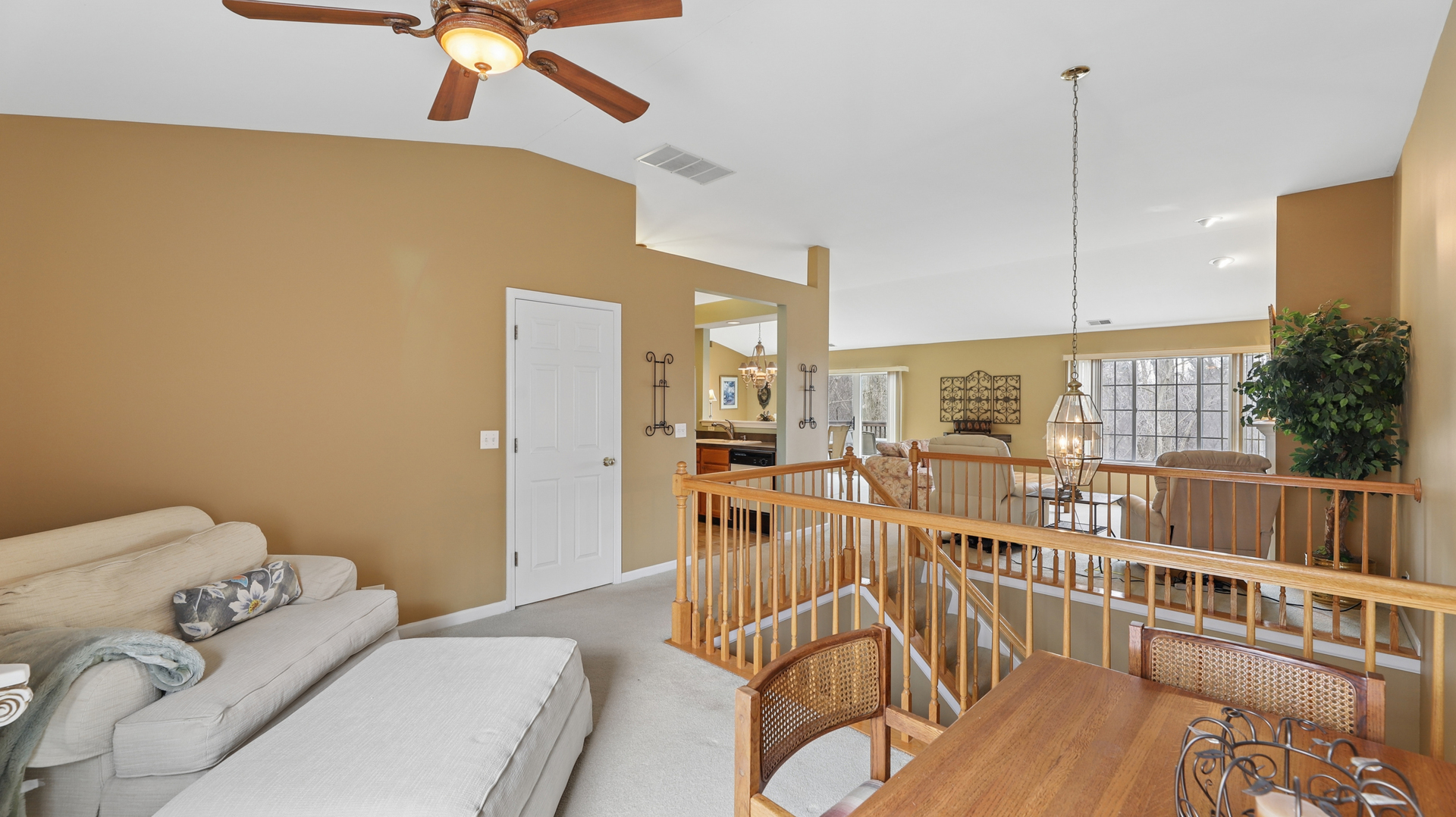 628 King Court #628, East Dundee, IL 60118