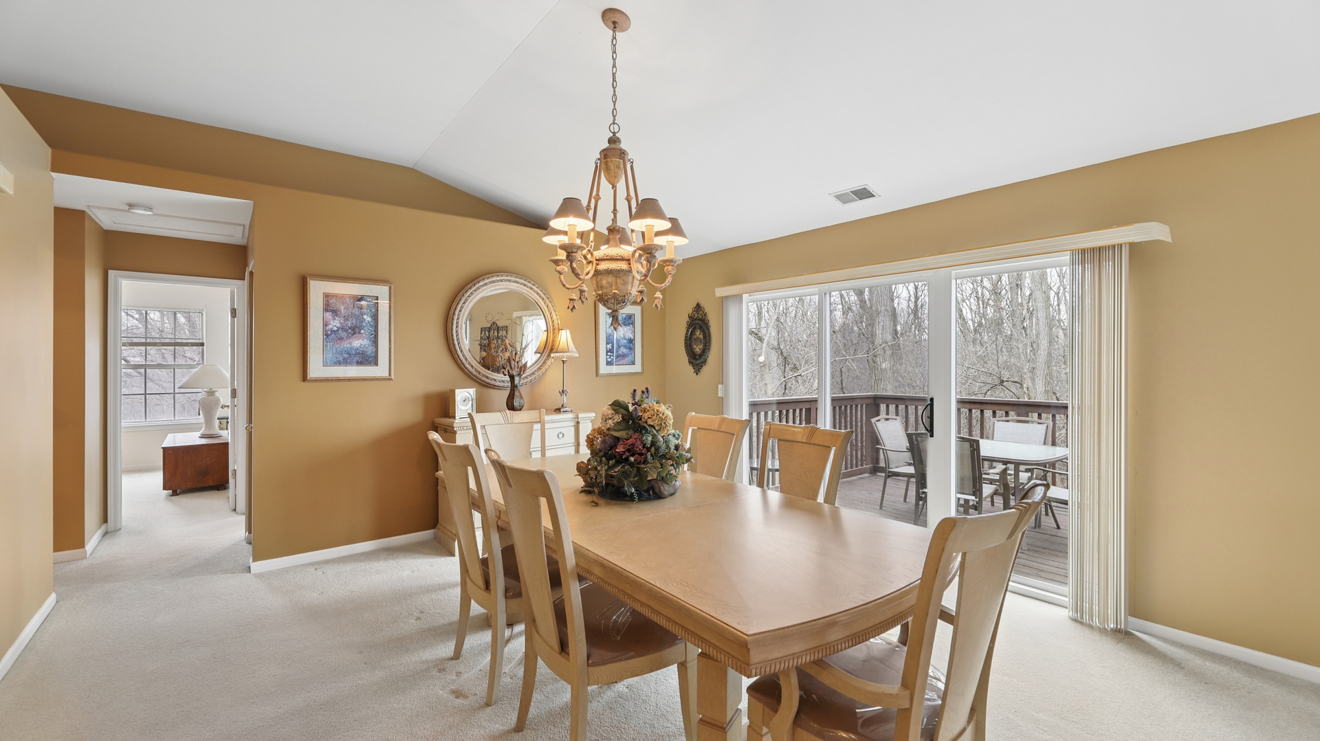 628 King Court #628, East Dundee, IL 60118