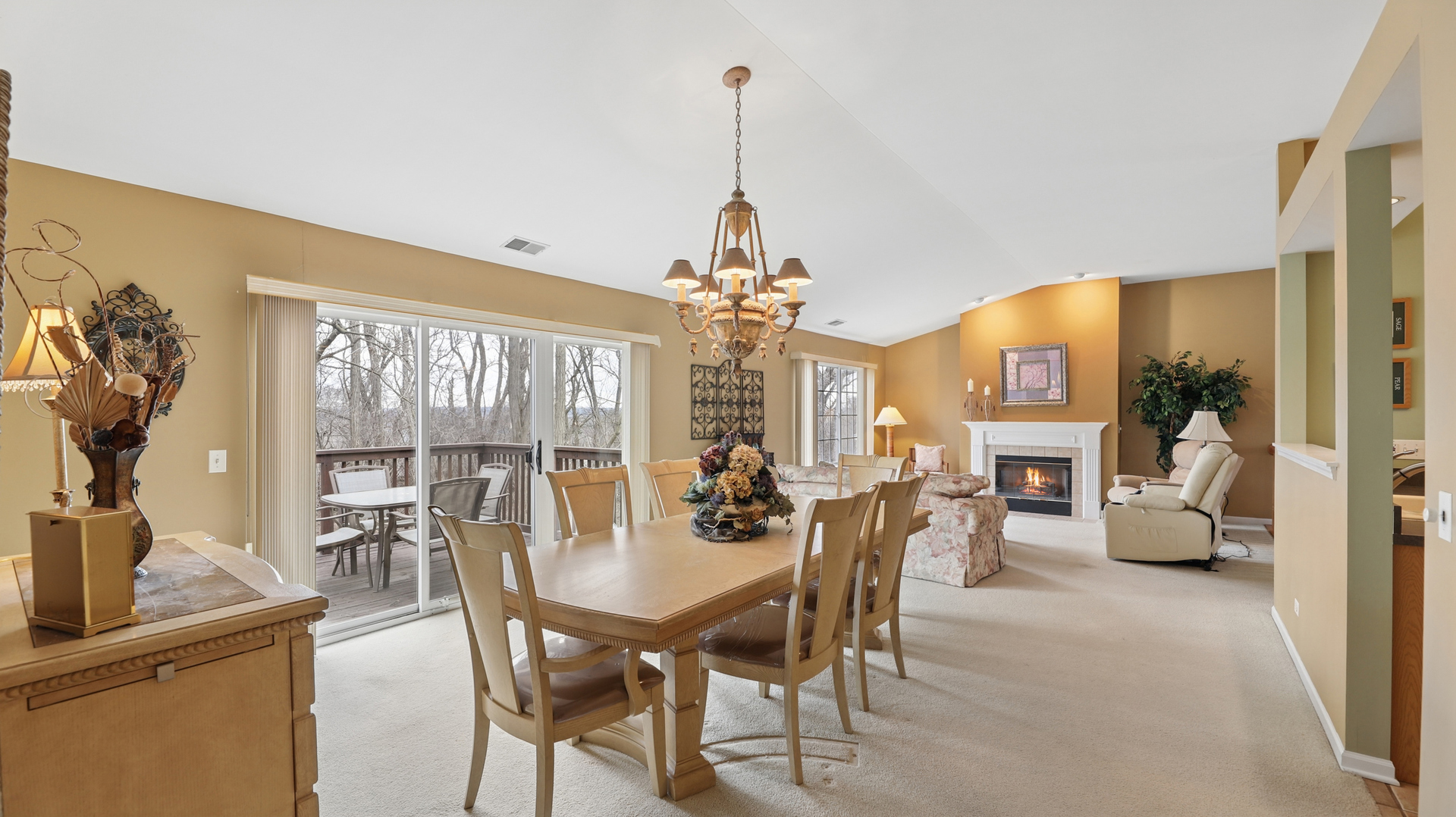 628 King Court #628, East Dundee, IL 60118