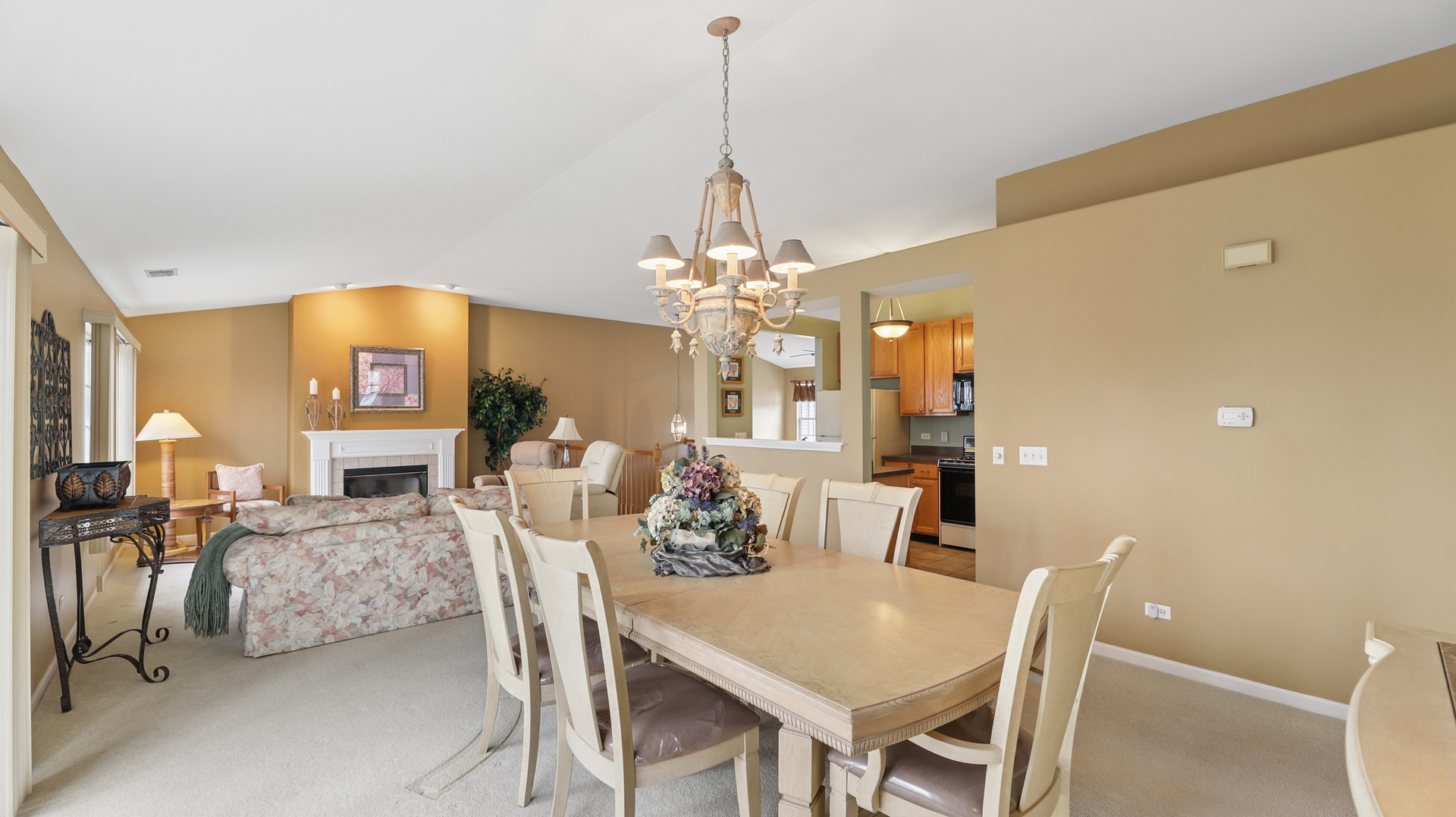 628 King Court #628, East Dundee, IL 60118