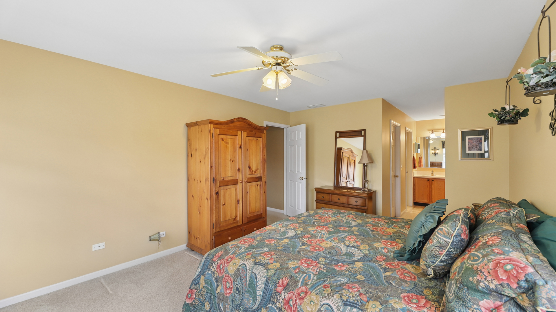 628 King Court #628, East Dundee, IL 60118