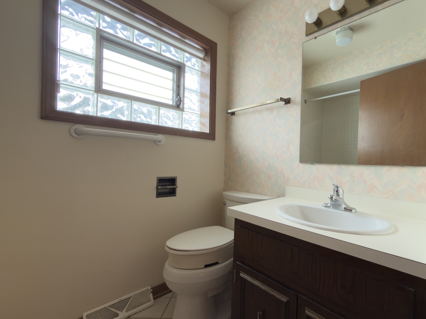 7700 Apple Tree Lane, Willowbrook, IL 60527