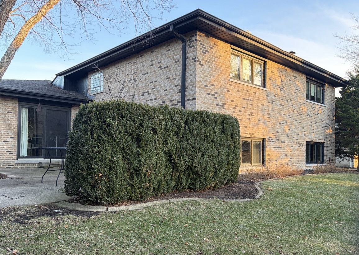 7700 Apple Tree Lane, Willowbrook, IL 60527