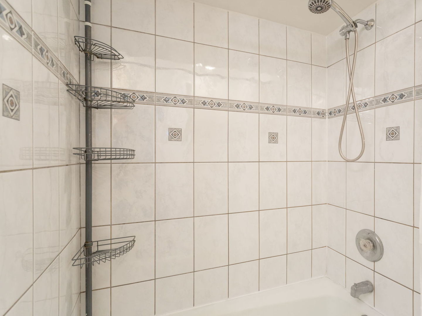 9332 Landings Lane #203D, Des Plaines, IL 60016