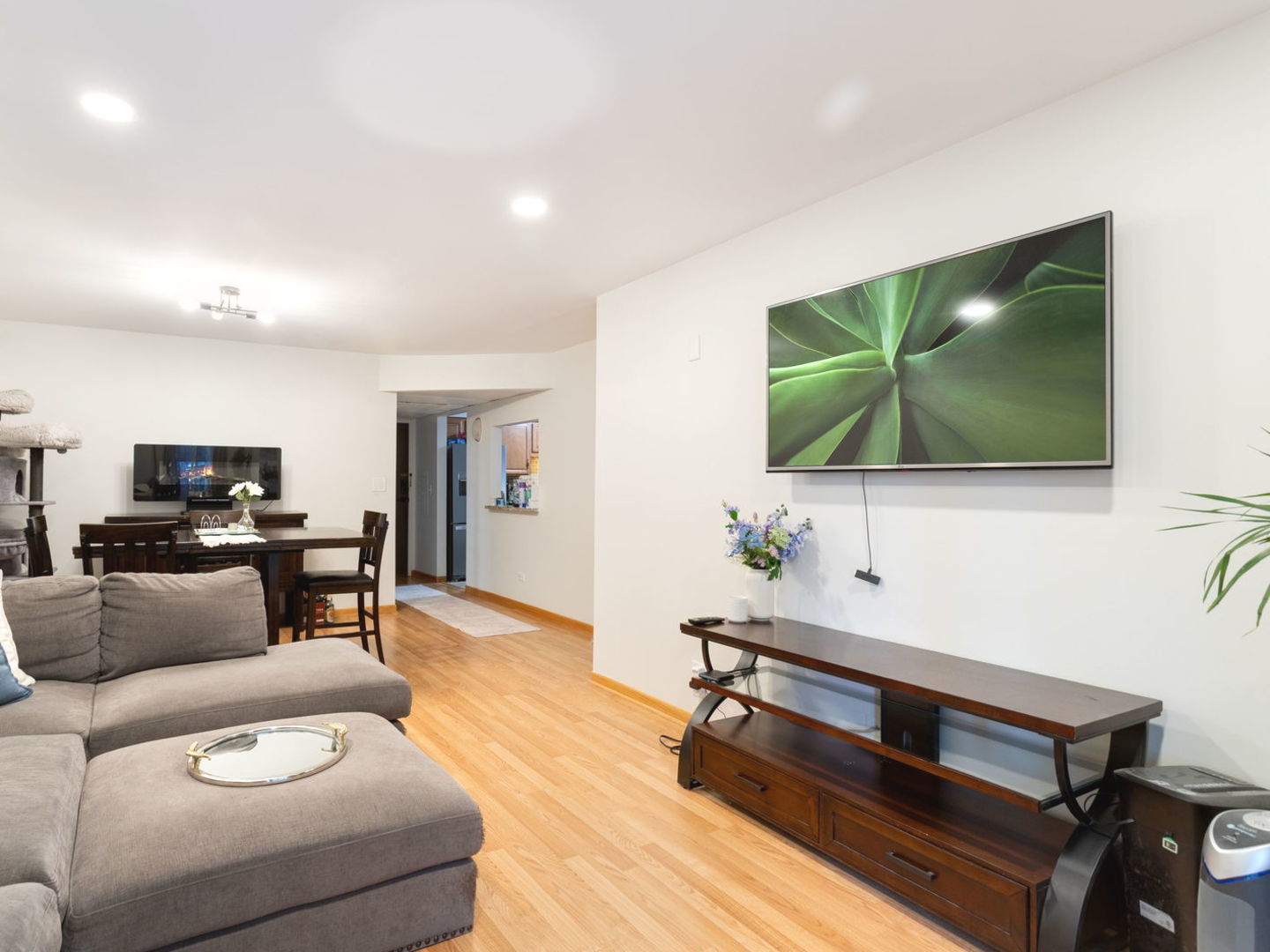 9332 Landings Lane #203D, Des Plaines, IL 60016