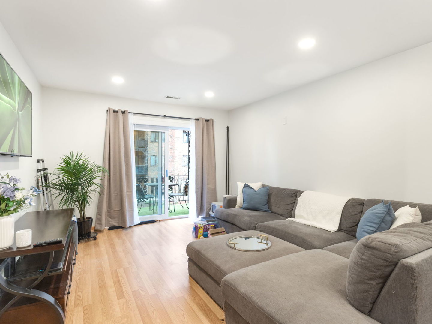 9332 Landings Lane #203D, Des Plaines, IL 60016