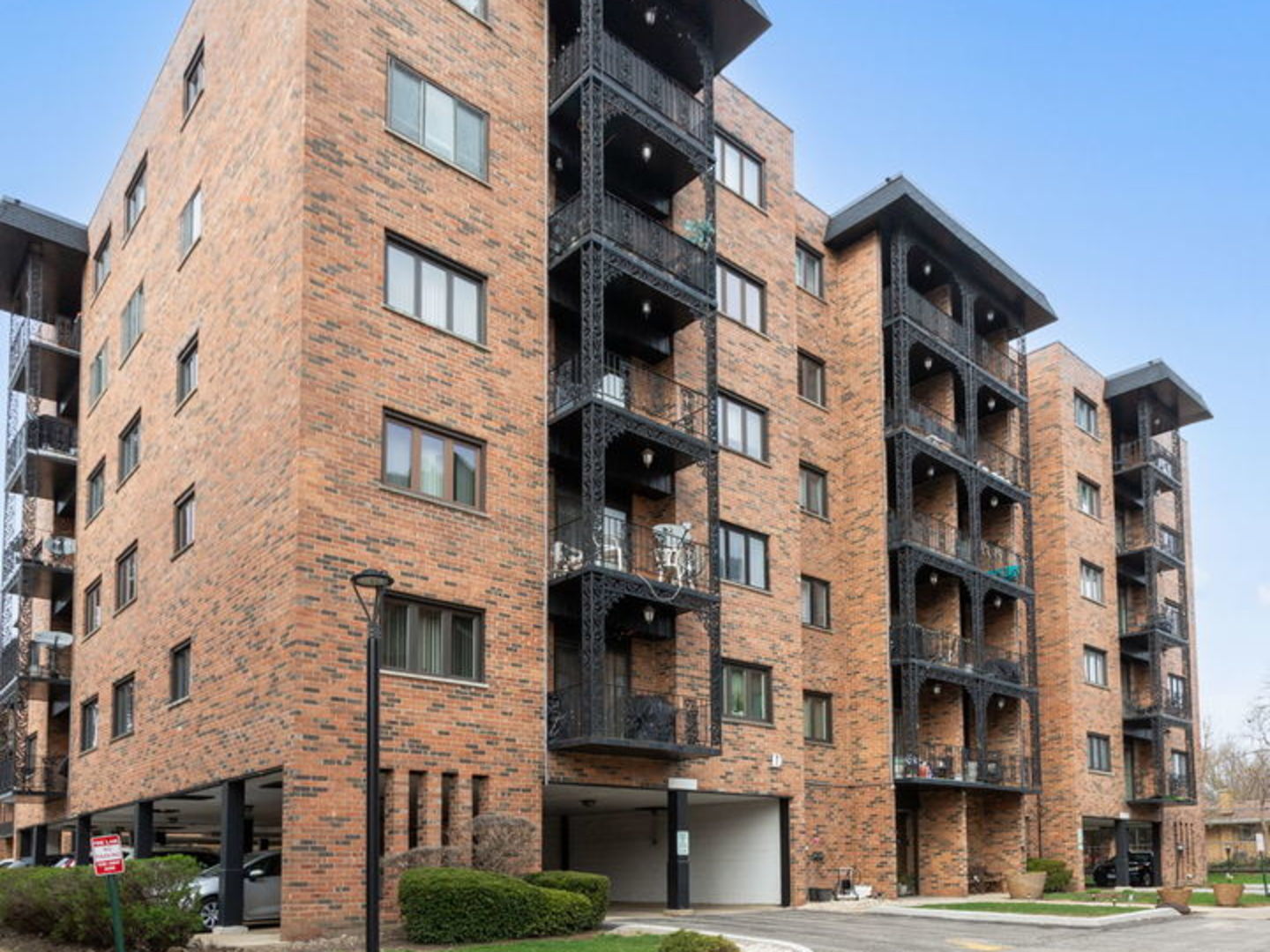 9332 Landings Lane #203D, Des Plaines, IL 60016