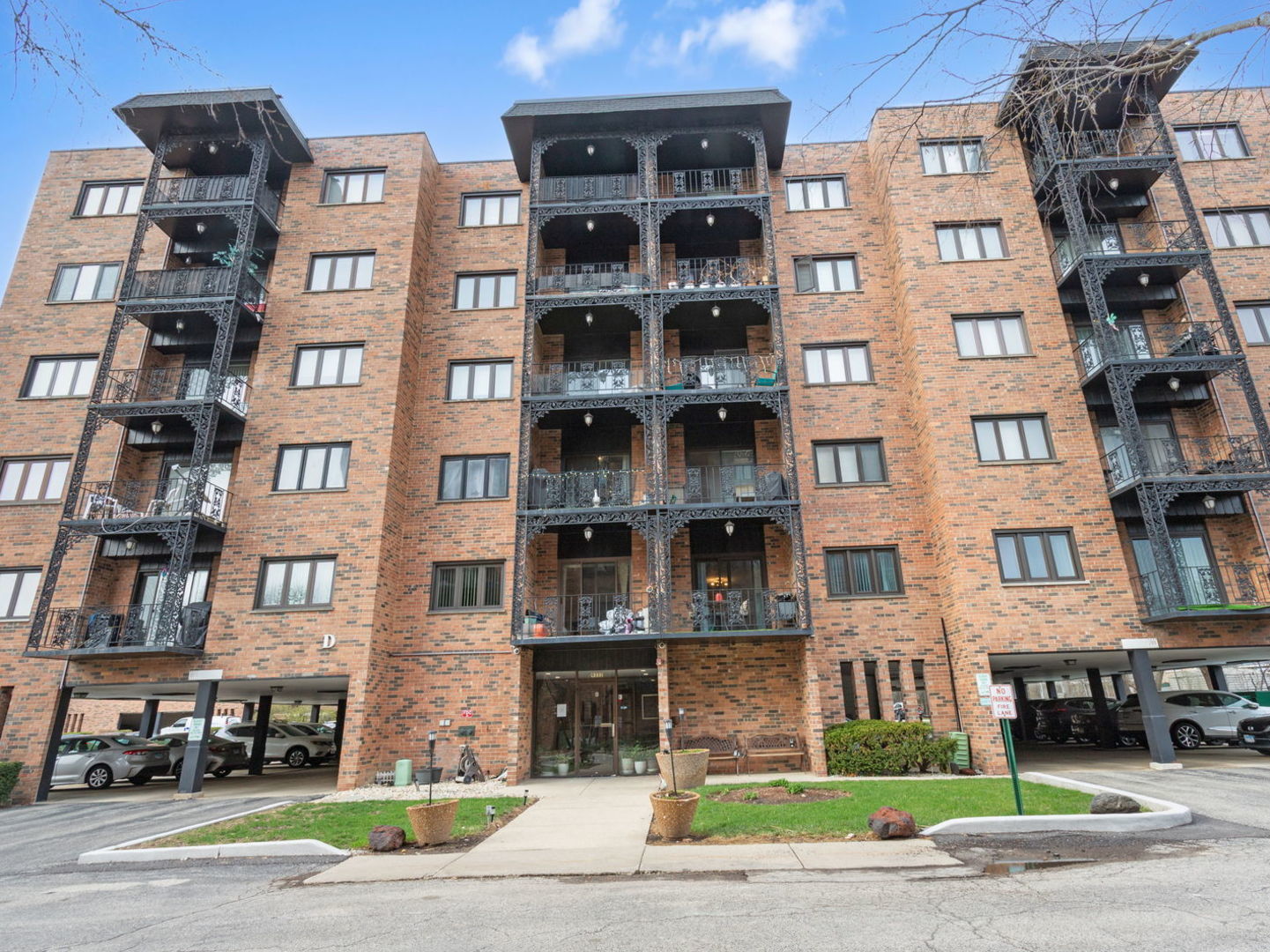 9332 Landings Lane #203D, Des Plaines, IL 60016