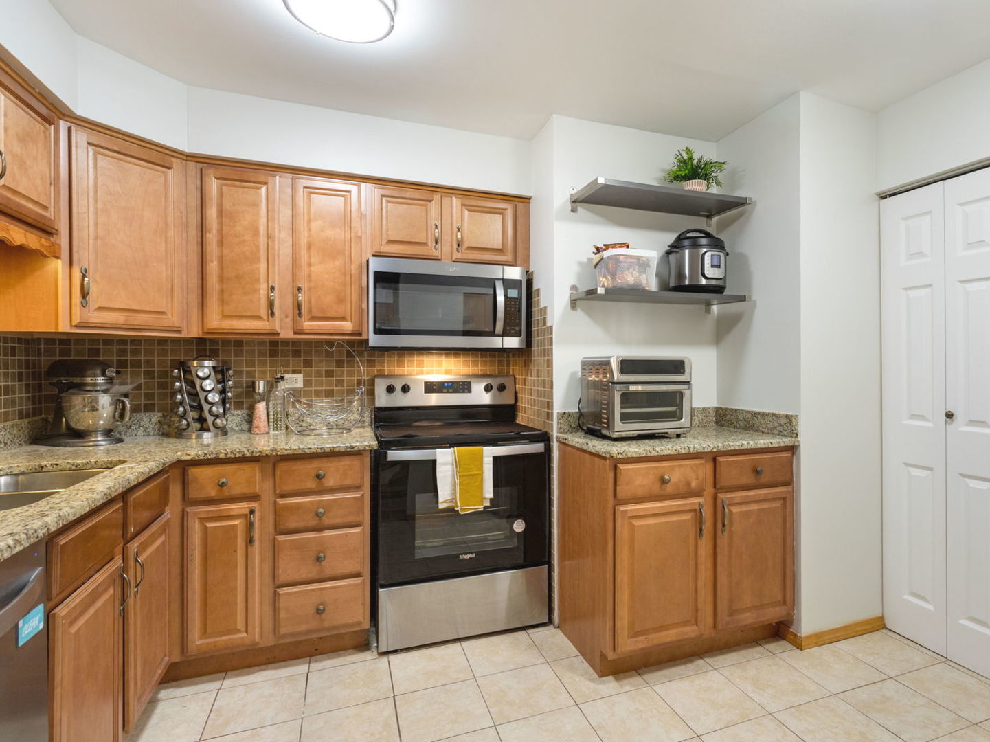 9332 Landings Lane #203D, Des Plaines, IL 60016