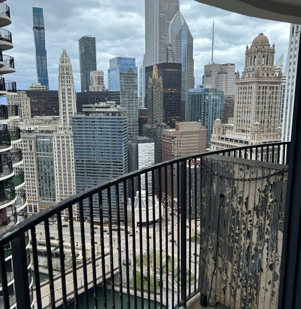 300 N STATE Street #5008, Chicago, IL 60654