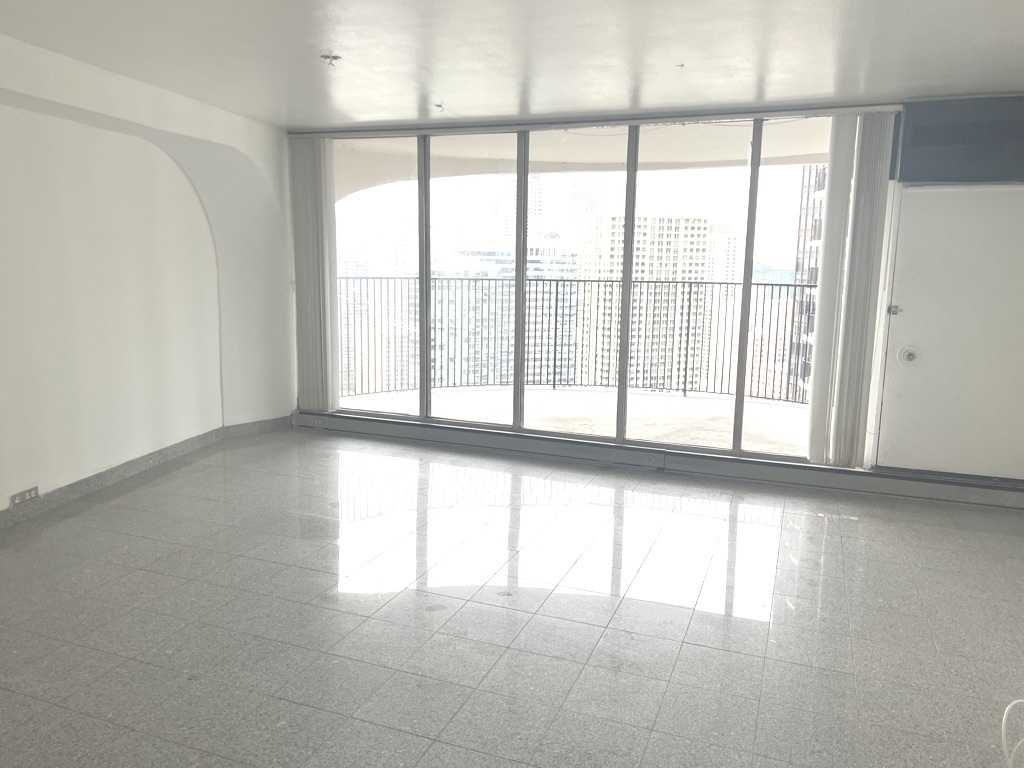 300 N STATE Street #5008, Chicago, IL 60654