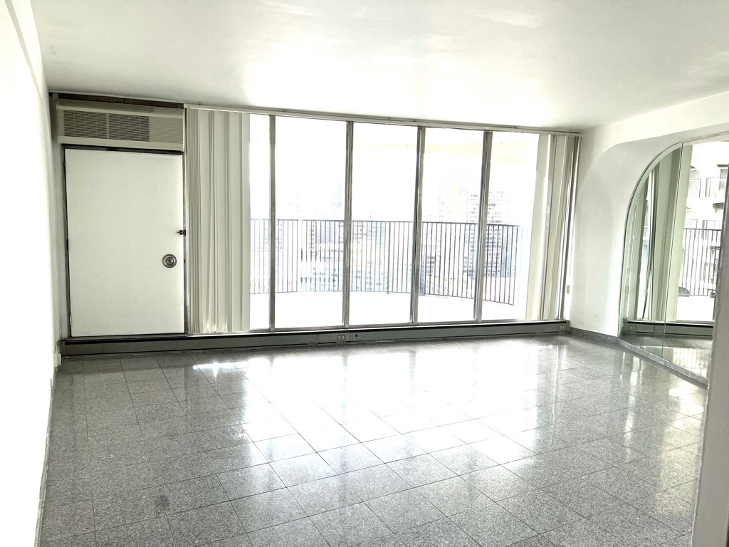 300 N STATE Street #5008, Chicago, IL 60654